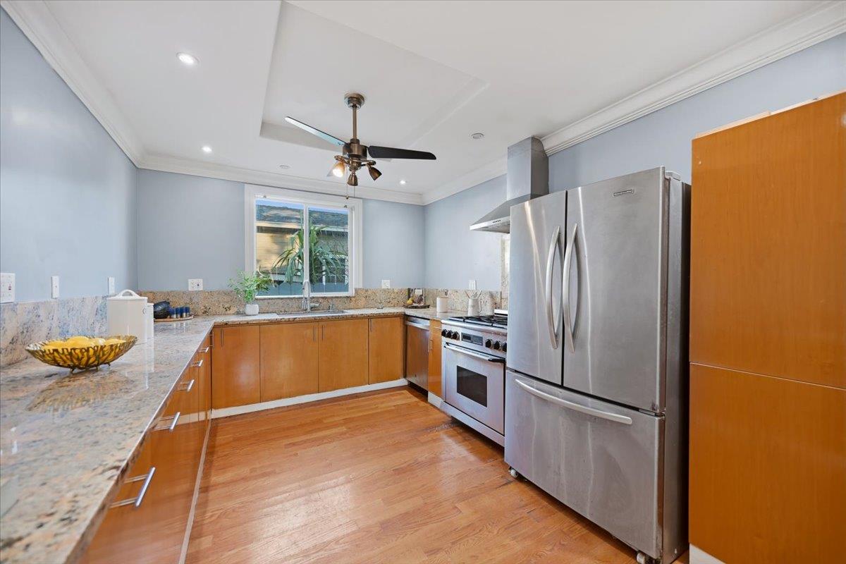 Detail Gallery Image 10 of 31 For 31 Northumberland Ave, Redwood City,  CA 94063 - 3 Beds | 3 Baths