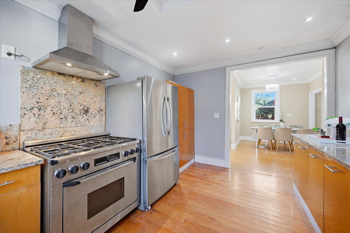 Detail Gallery Image 11 of 31 For 31 Northumberland Ave, Redwood City,  CA 94063 - 3 Beds | 3 Baths