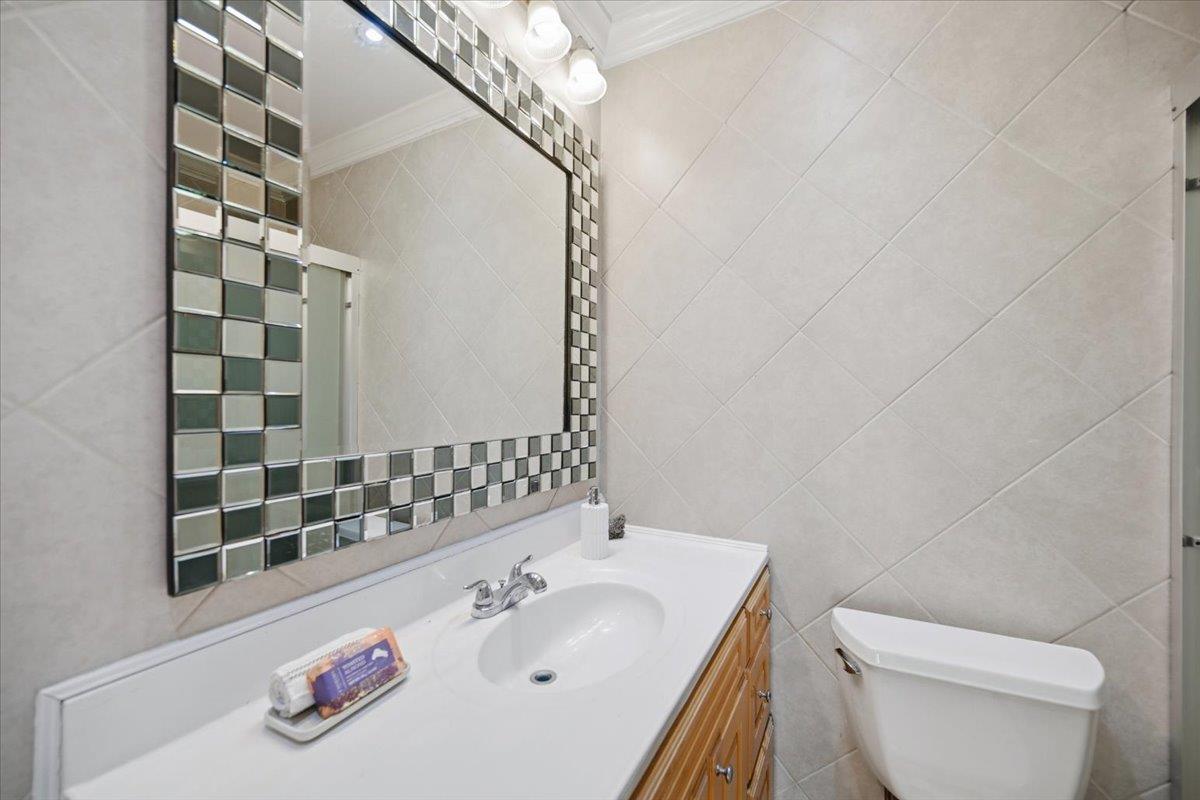 Detail Gallery Image 19 of 31 For 31 Northumberland Ave, Redwood City,  CA 94063 - 3 Beds | 3 Baths