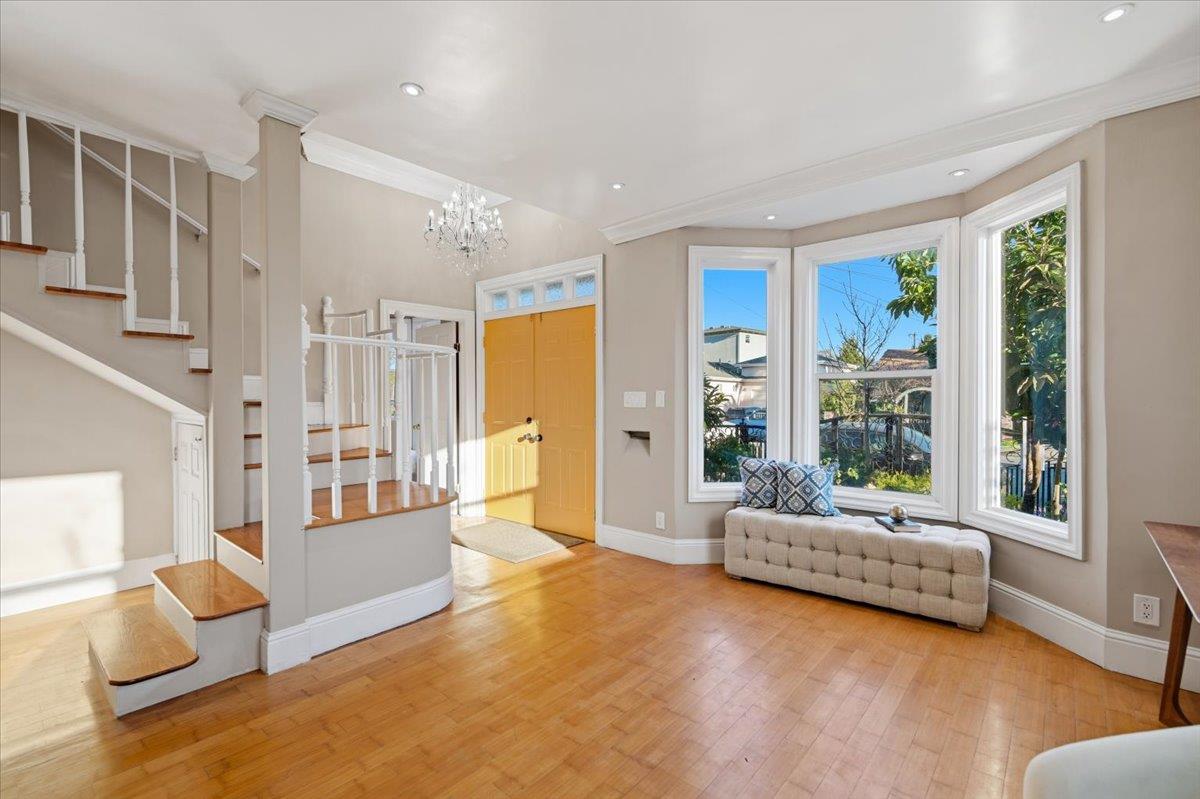 Detail Gallery Image 2 of 31 For 31 Northumberland Ave, Redwood City,  CA 94063 - 3 Beds | 3 Baths