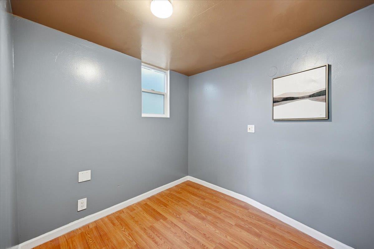 Detail Gallery Image 26 of 31 For 31 Northumberland Ave, Redwood City,  CA 94063 - 3 Beds | 3 Baths