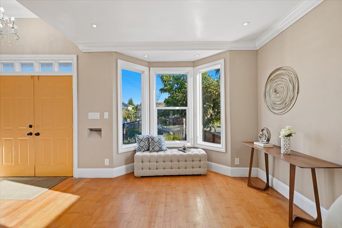 Detail Gallery Image 3 of 31 For 31 Northumberland Ave, Redwood City,  CA 94063 - 3 Beds | 3 Baths