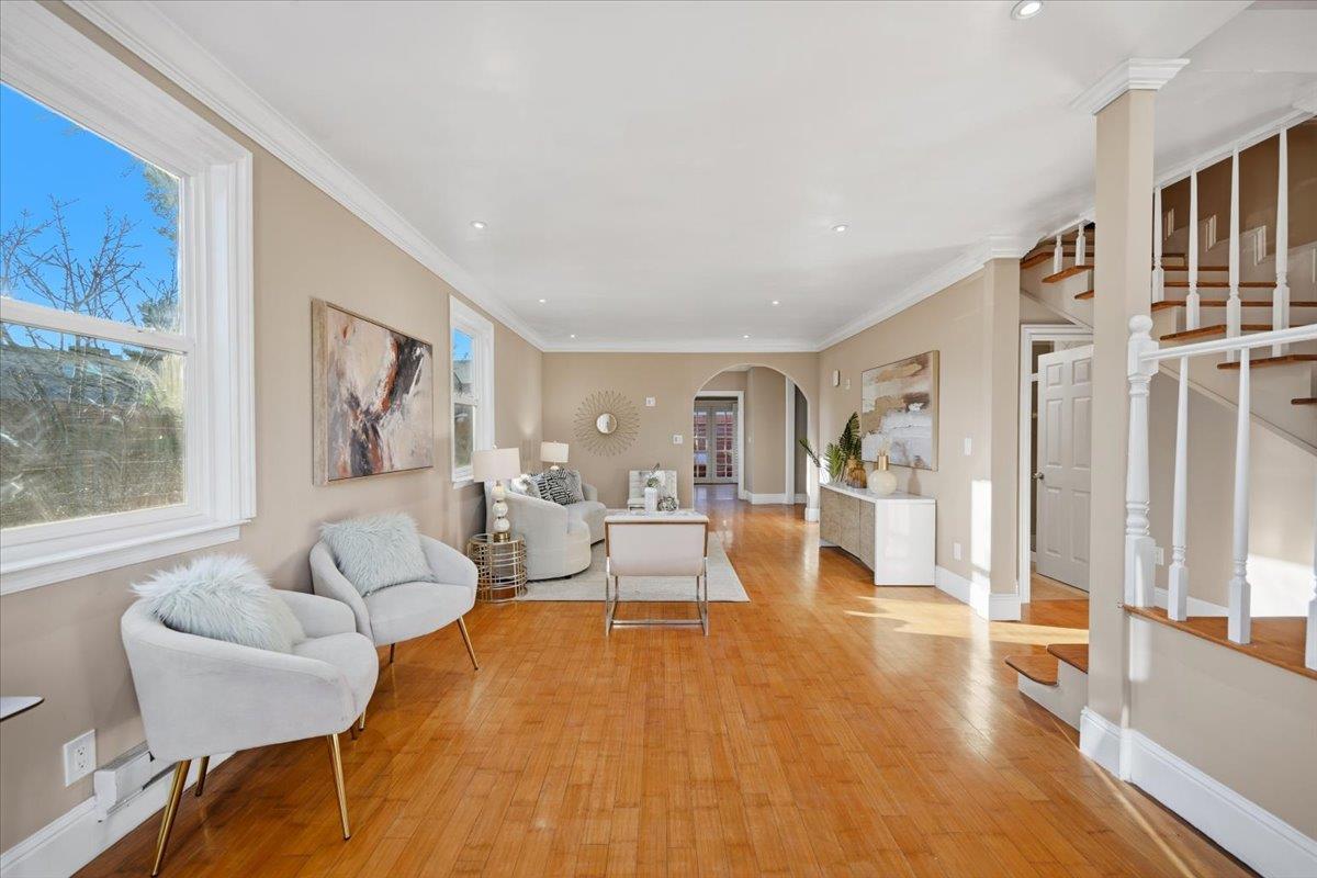 Detail Gallery Image 4 of 31 For 31 Northumberland Ave, Redwood City,  CA 94063 - 3 Beds | 3 Baths