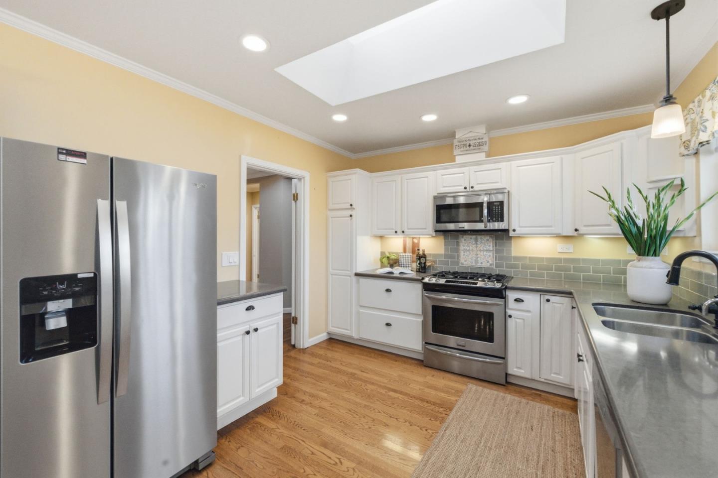 Detail Gallery Image 19 of 64 For 418 Ridge Rd, San Carlos,  CA 94070 - 5 Beds | 3 Baths