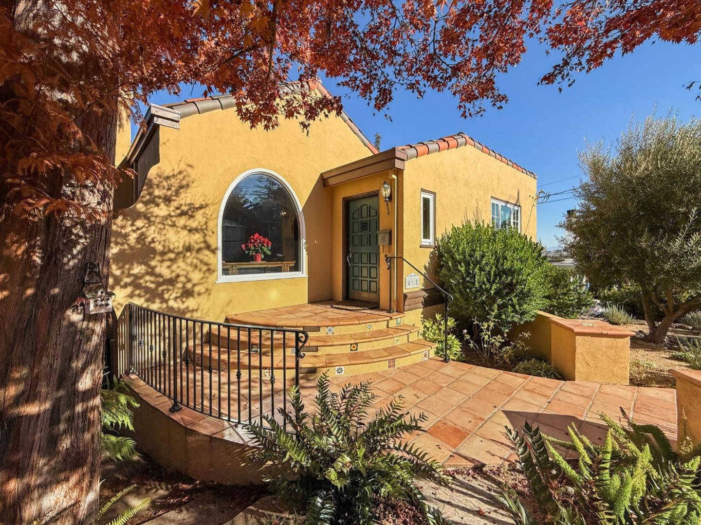 Detail Gallery Image 5 of 64 For 418 Ridge Rd, San Carlos,  CA 94070 - 5 Beds | 3 Baths