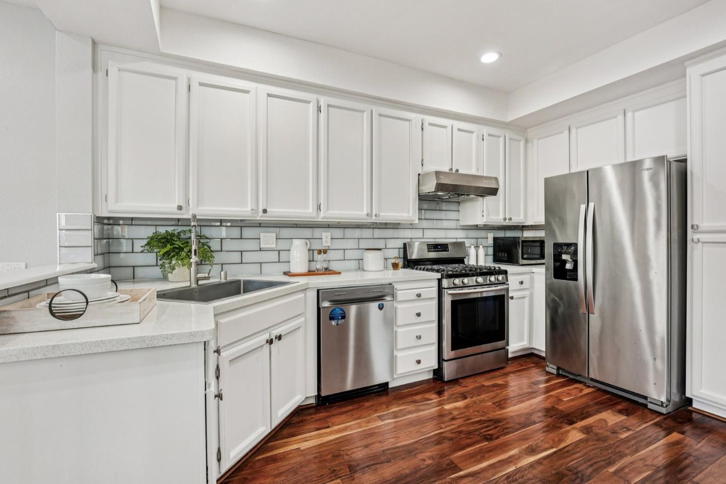 Detail Gallery Image 12 of 41 For 5405 Quebec Cmn, Fremont,  CA 94555 - 3 Beds | 2/1 Baths