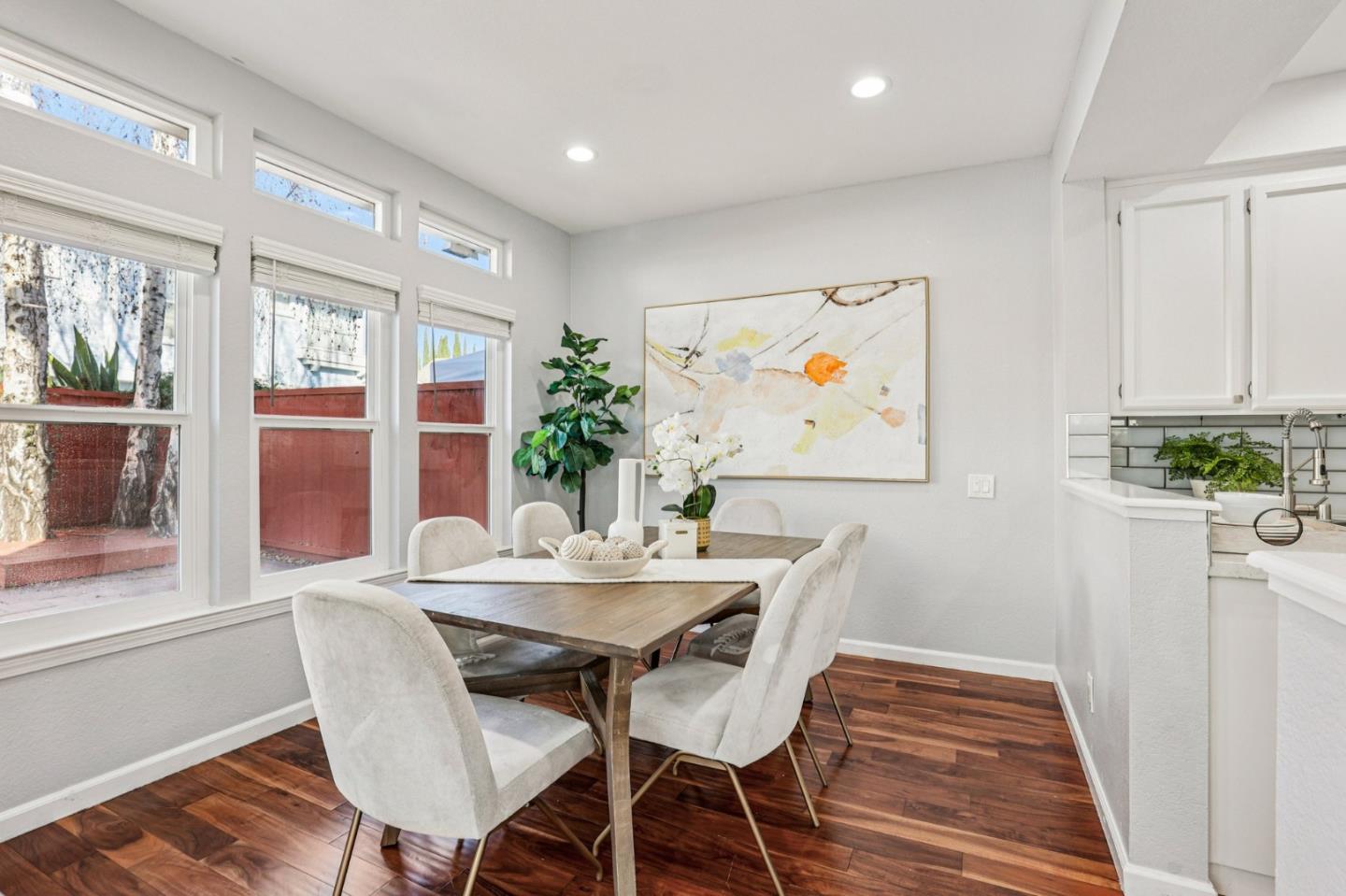 Detail Gallery Image 8 of 41 For 5405 Quebec Cmn, Fremont,  CA 94555 - 3 Beds | 2/1 Baths