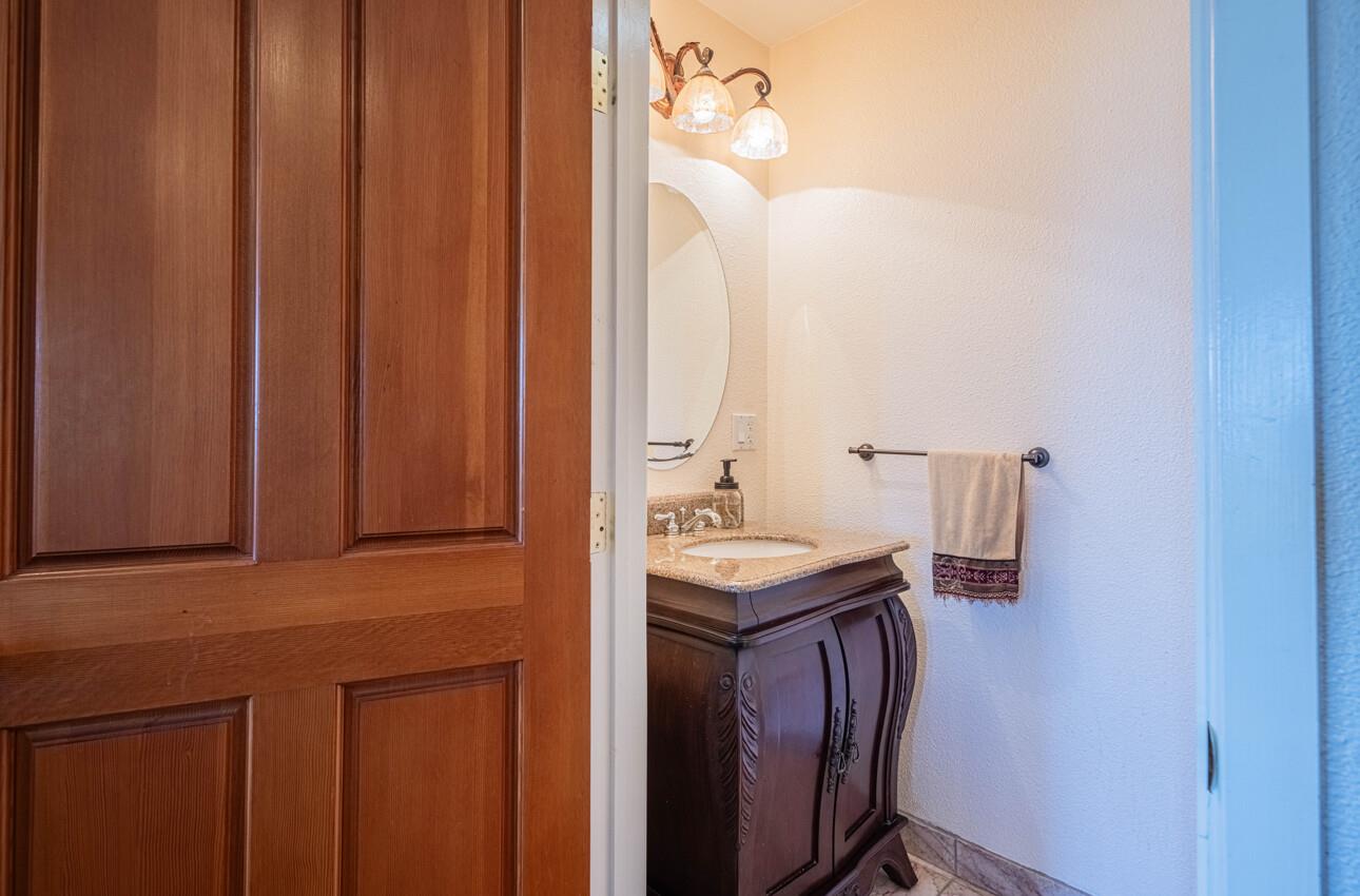 Detail Gallery Image 18 of 68 For 300 Mesa Rd, Salinas,  CA 93908 - 4 Beds | 3/1 Baths