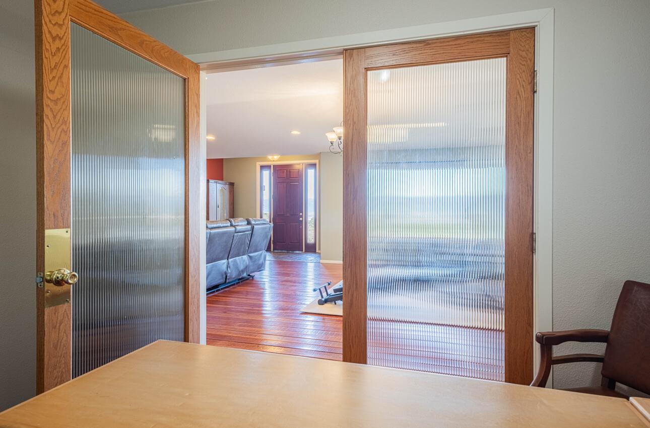 Detail Gallery Image 20 of 68 For 300 Mesa Rd, Salinas,  CA 93908 - 4 Beds | 3/1 Baths