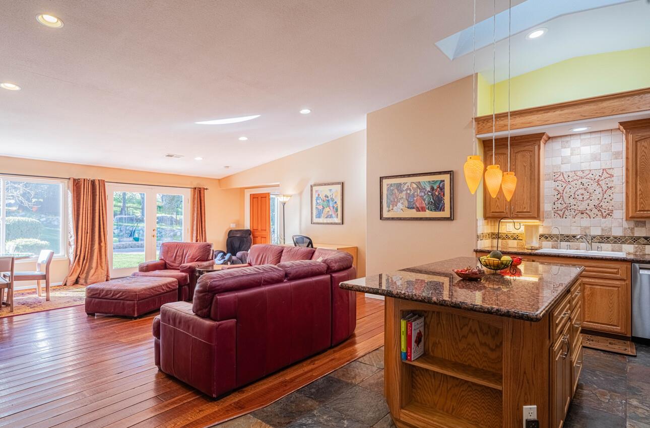 Detail Gallery Image 21 of 68 For 300 Mesa Rd, Salinas,  CA 93908 - 4 Beds | 3/1 Baths