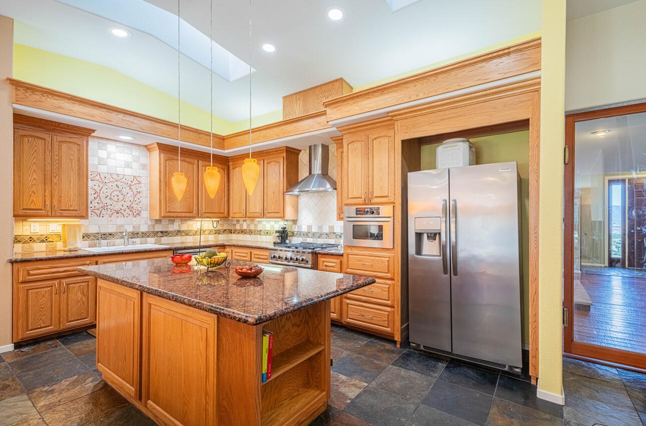 Detail Gallery Image 22 of 68 For 300 Mesa Rd, Salinas,  CA 93908 - 4 Beds | 3/1 Baths