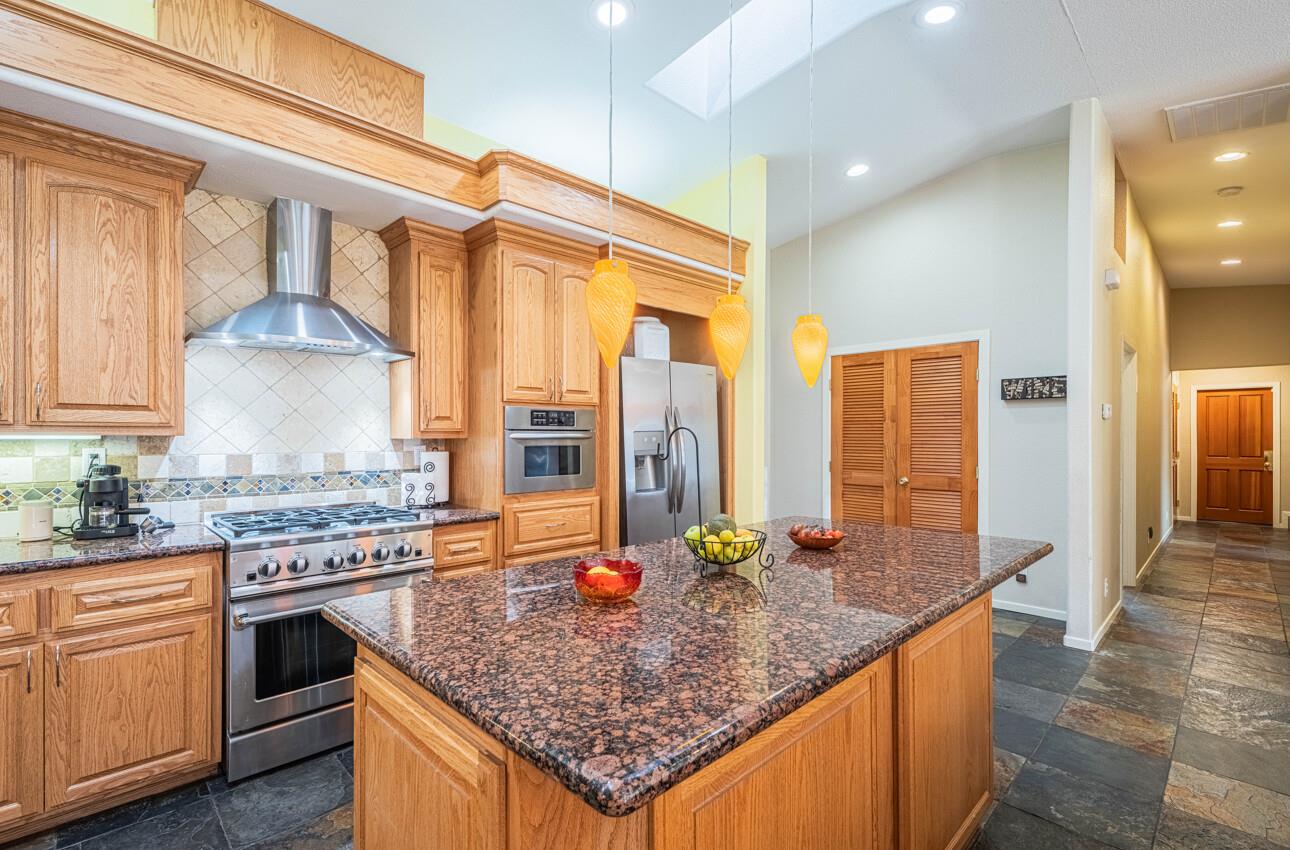 Detail Gallery Image 23 of 68 For 300 Mesa Rd, Salinas,  CA 93908 - 4 Beds | 3/1 Baths