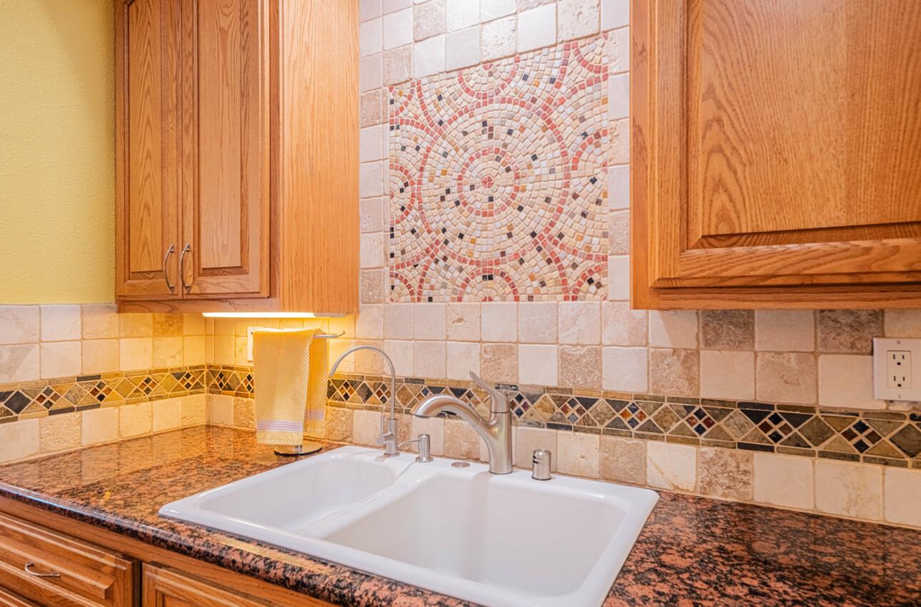 Detail Gallery Image 24 of 68 For 300 Mesa Rd, Salinas,  CA 93908 - 4 Beds | 3/1 Baths