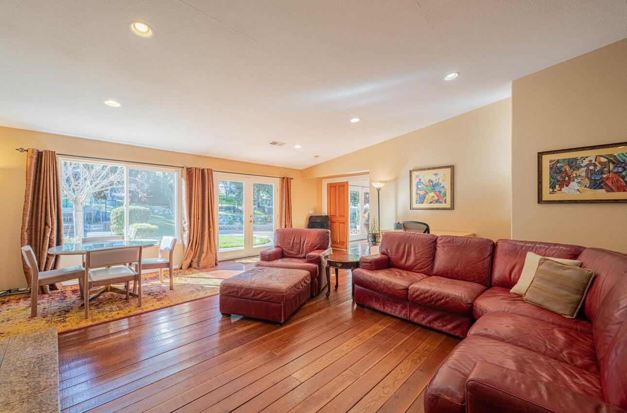 Detail Gallery Image 28 of 68 For 300 Mesa Rd, Salinas,  CA 93908 - 4 Beds | 3/1 Baths