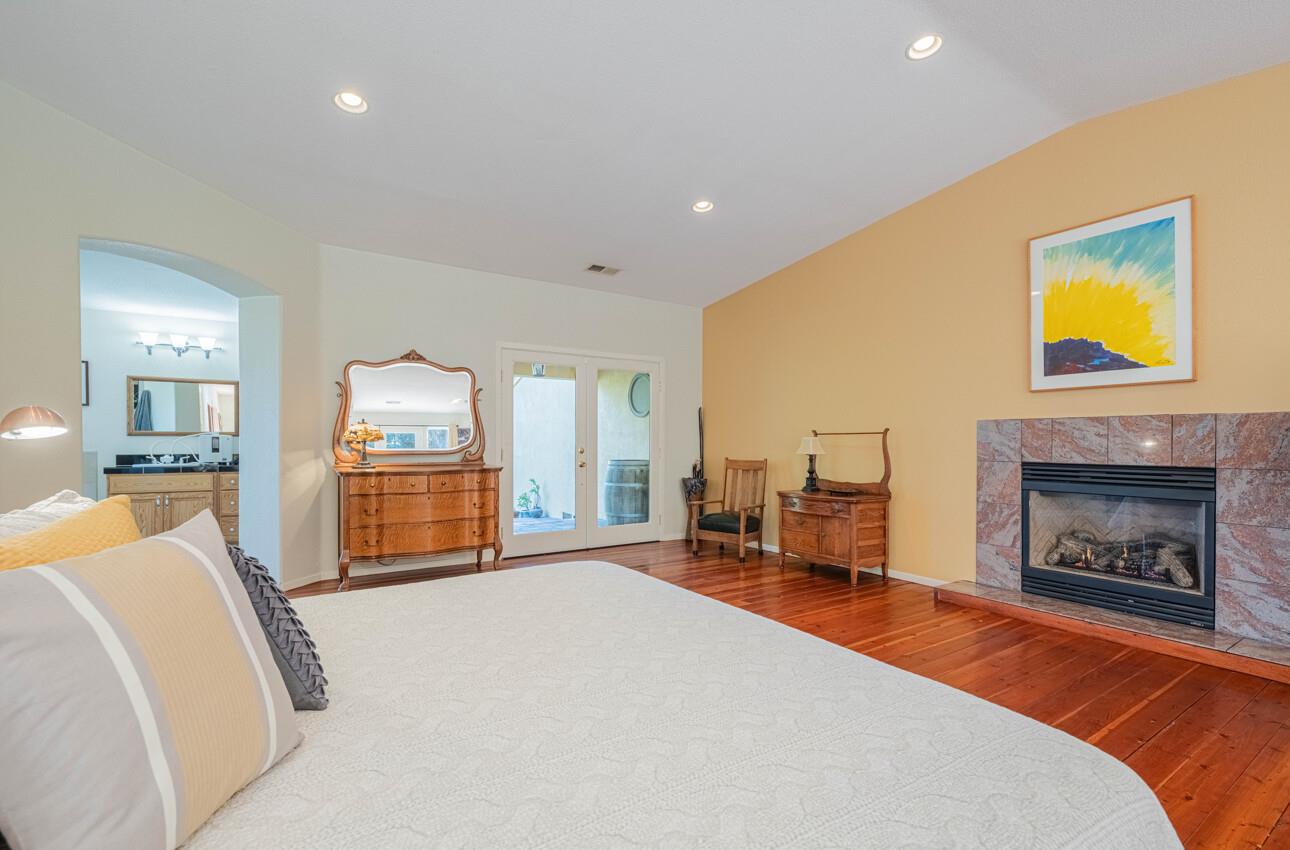 Detail Gallery Image 33 of 68 For 300 Mesa Rd, Salinas,  CA 93908 - 4 Beds | 3/1 Baths