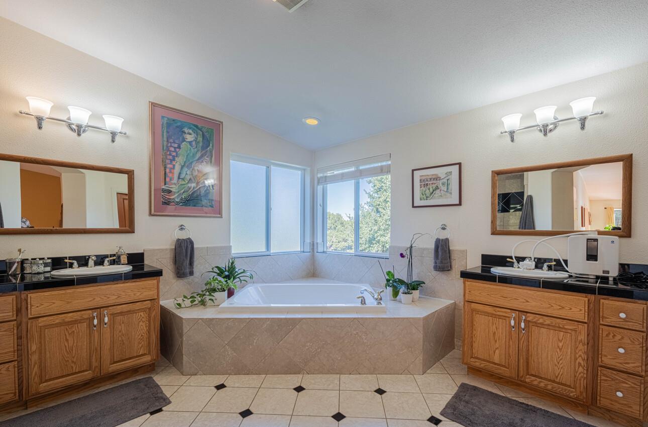 Detail Gallery Image 37 of 68 For 300 Mesa Rd, Salinas,  CA 93908 - 4 Beds | 3/1 Baths