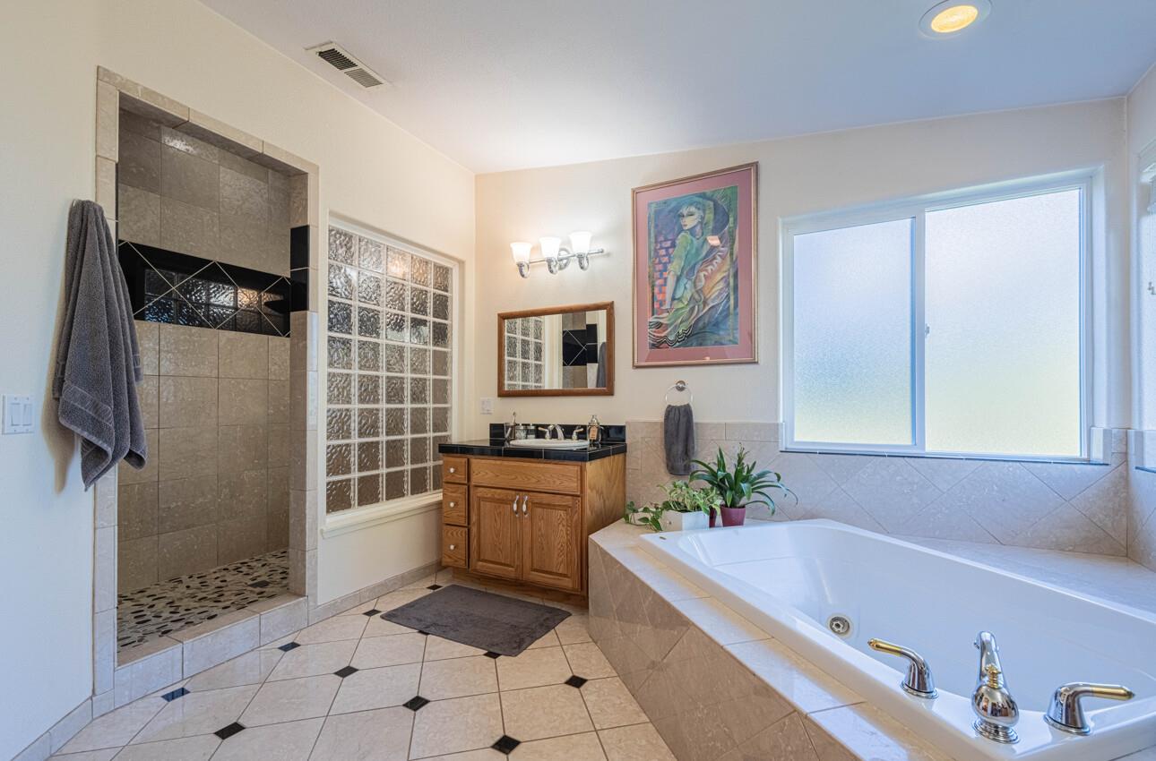 Detail Gallery Image 38 of 68 For 300 Mesa Rd, Salinas,  CA 93908 - 4 Beds | 3/1 Baths