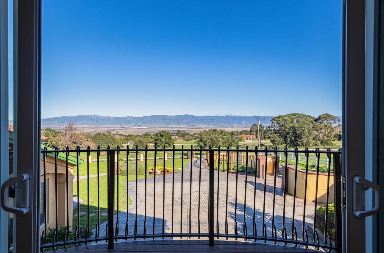 Detail Gallery Image 52 of 68 For 300 Mesa Rd, Salinas,  CA 93908 - 4 Beds | 3/1 Baths