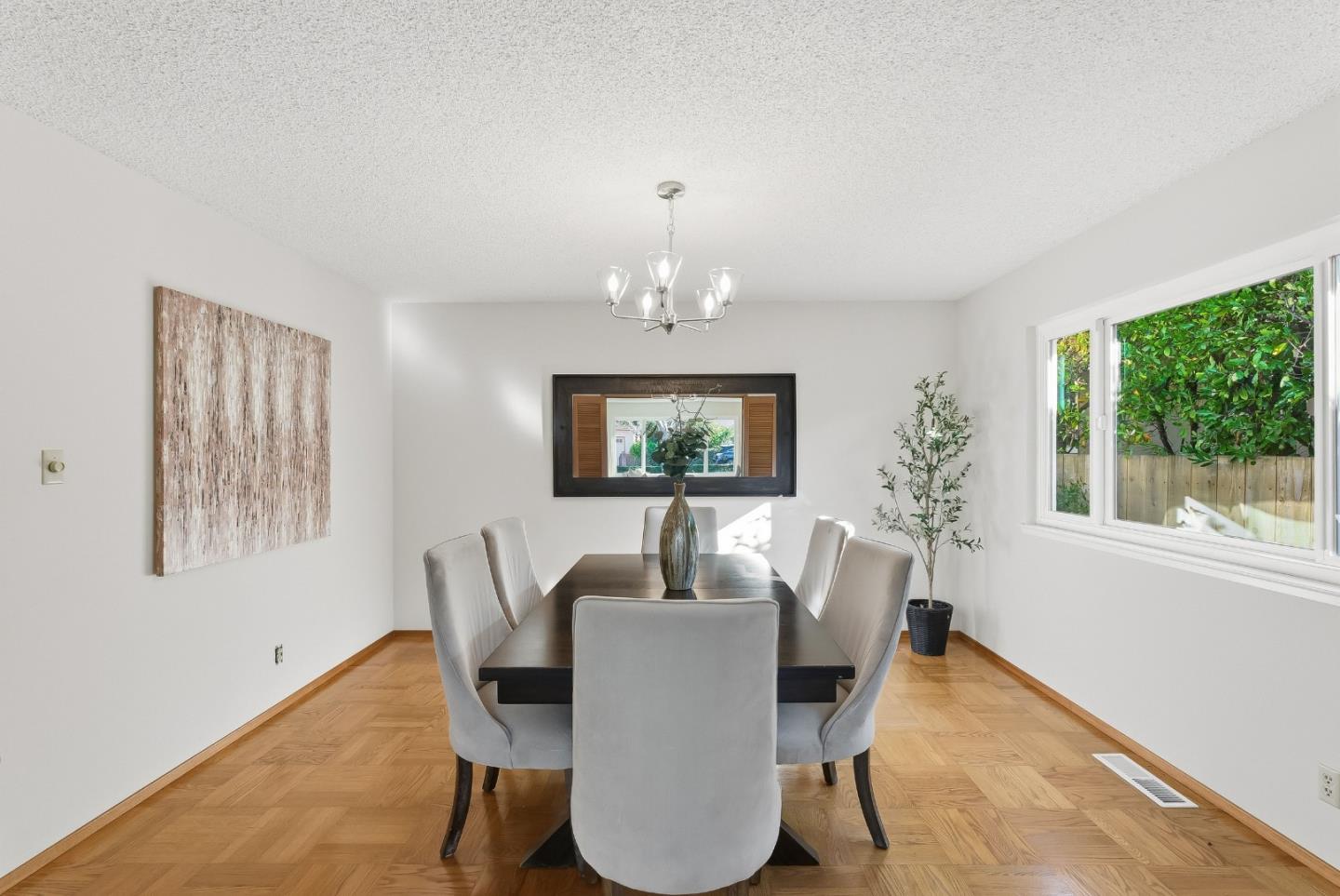 Detail Gallery Image 10 of 41 For 255 E Oakwood Blvd, Redwood City,  CA 94061 - 3 Beds | 2 Baths