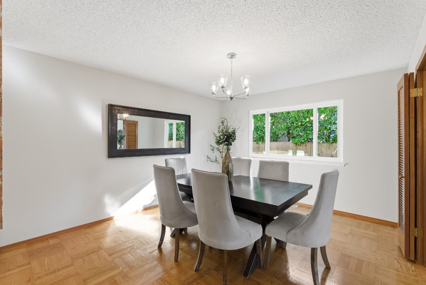 Detail Gallery Image 11 of 41 For 255 E Oakwood Blvd, Redwood City,  CA 94061 - 3 Beds | 2 Baths