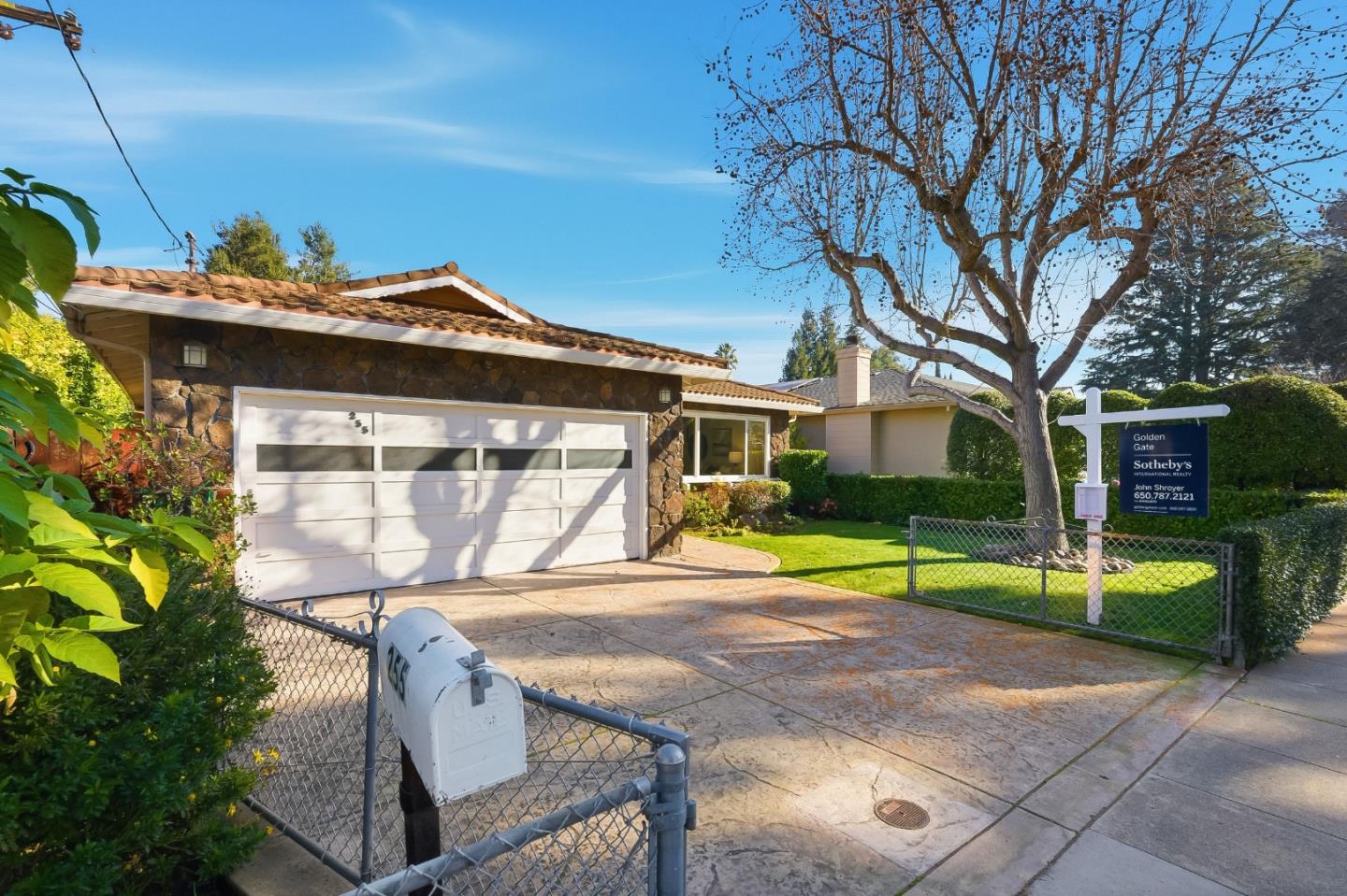 Detail Gallery Image 3 of 41 For 255 E Oakwood Blvd, Redwood City,  CA 94061 - 3 Beds | 2 Baths