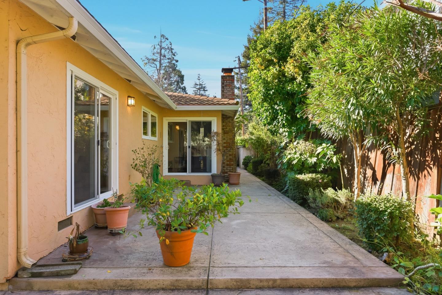 Detail Gallery Image 33 of 41 For 255 E Oakwood Blvd, Redwood City,  CA 94061 - 3 Beds | 2 Baths