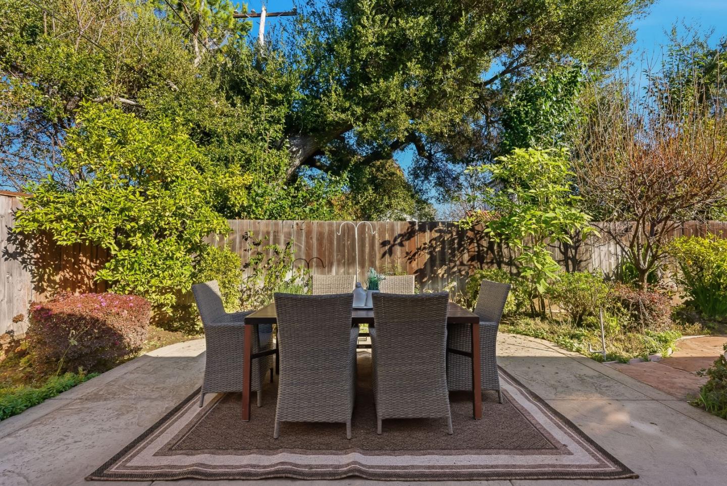 Detail Gallery Image 35 of 41 For 255 E Oakwood Blvd, Redwood City,  CA 94061 - 3 Beds | 2 Baths