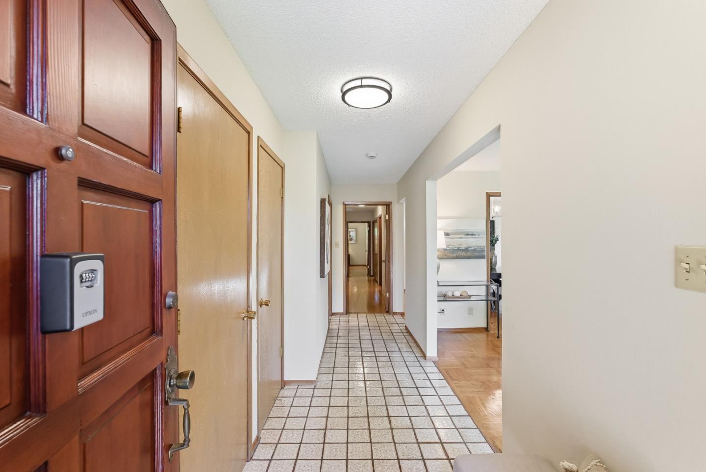 Detail Gallery Image 6 of 41 For 255 E Oakwood Blvd, Redwood City,  CA 94061 - 3 Beds | 2 Baths