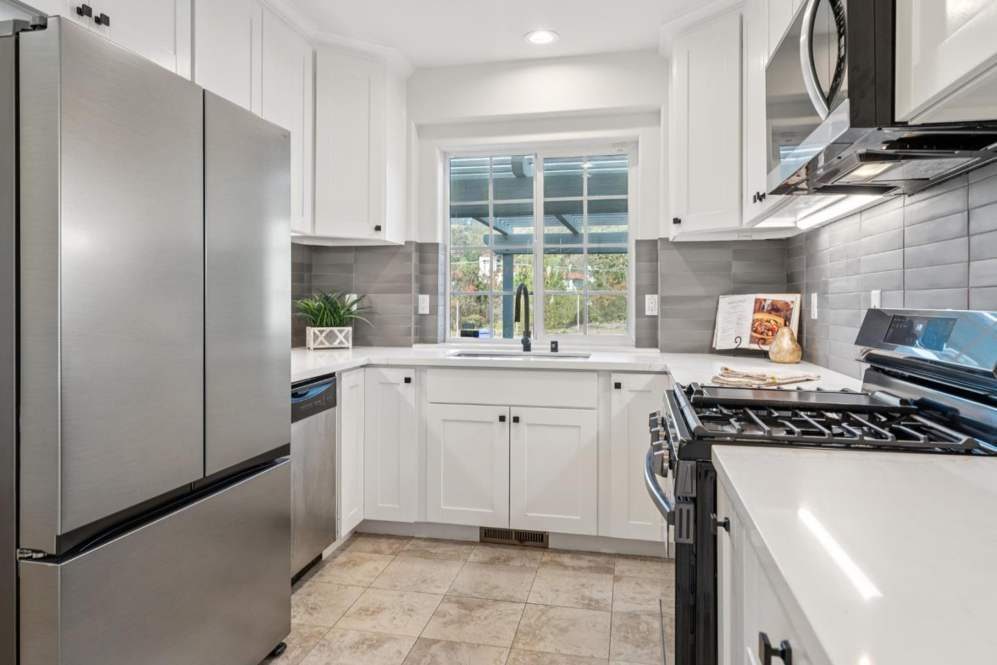 Detail Gallery Image 18 of 73 For 15675 Liberty St, San Leandro,  CA 94578 - 3 Beds | 2/1 Baths