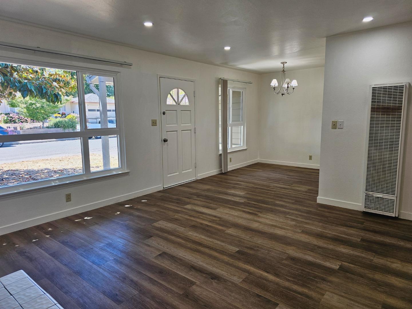 Detail Gallery Image 3 of 15 For 136 Mesa Verde St, Vallejo,  CA 94589 - 3 Beds | 1 Baths
