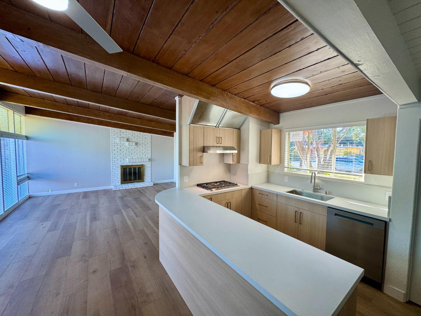 Detail Gallery Image 6 of 28 For 554 Maple Ave, Sunnyvale,  CA 94085 - 3 Beds | 1 Baths