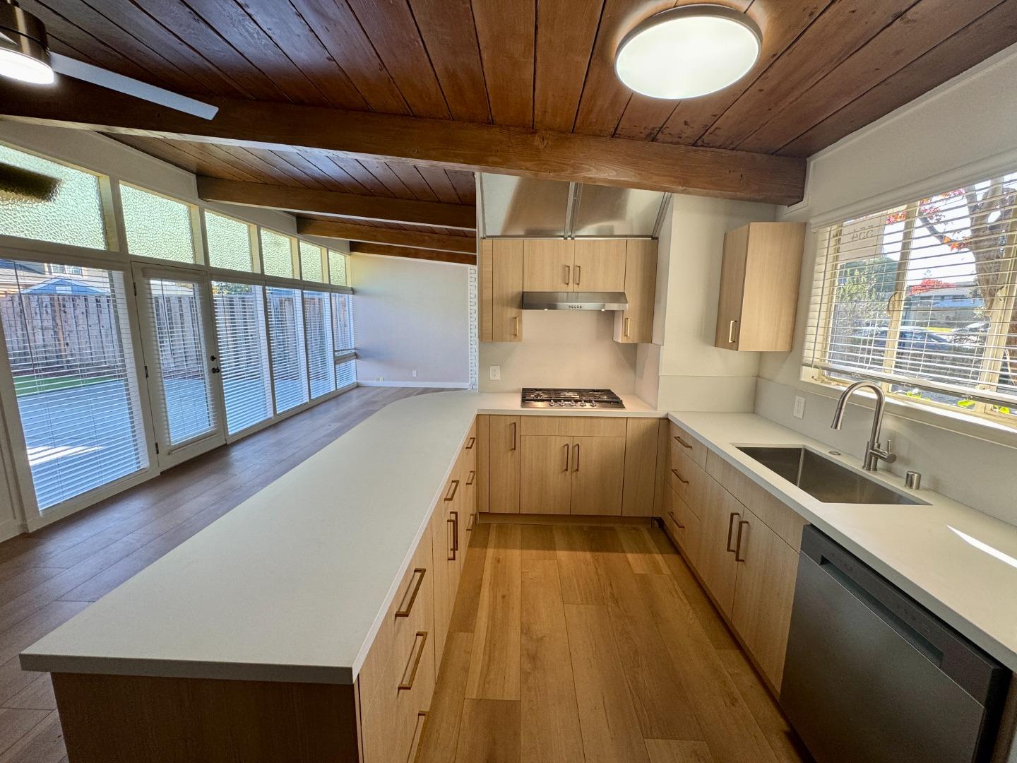 Detail Gallery Image 7 of 28 For 554 Maple Ave, Sunnyvale,  CA 94085 - 3 Beds | 1 Baths