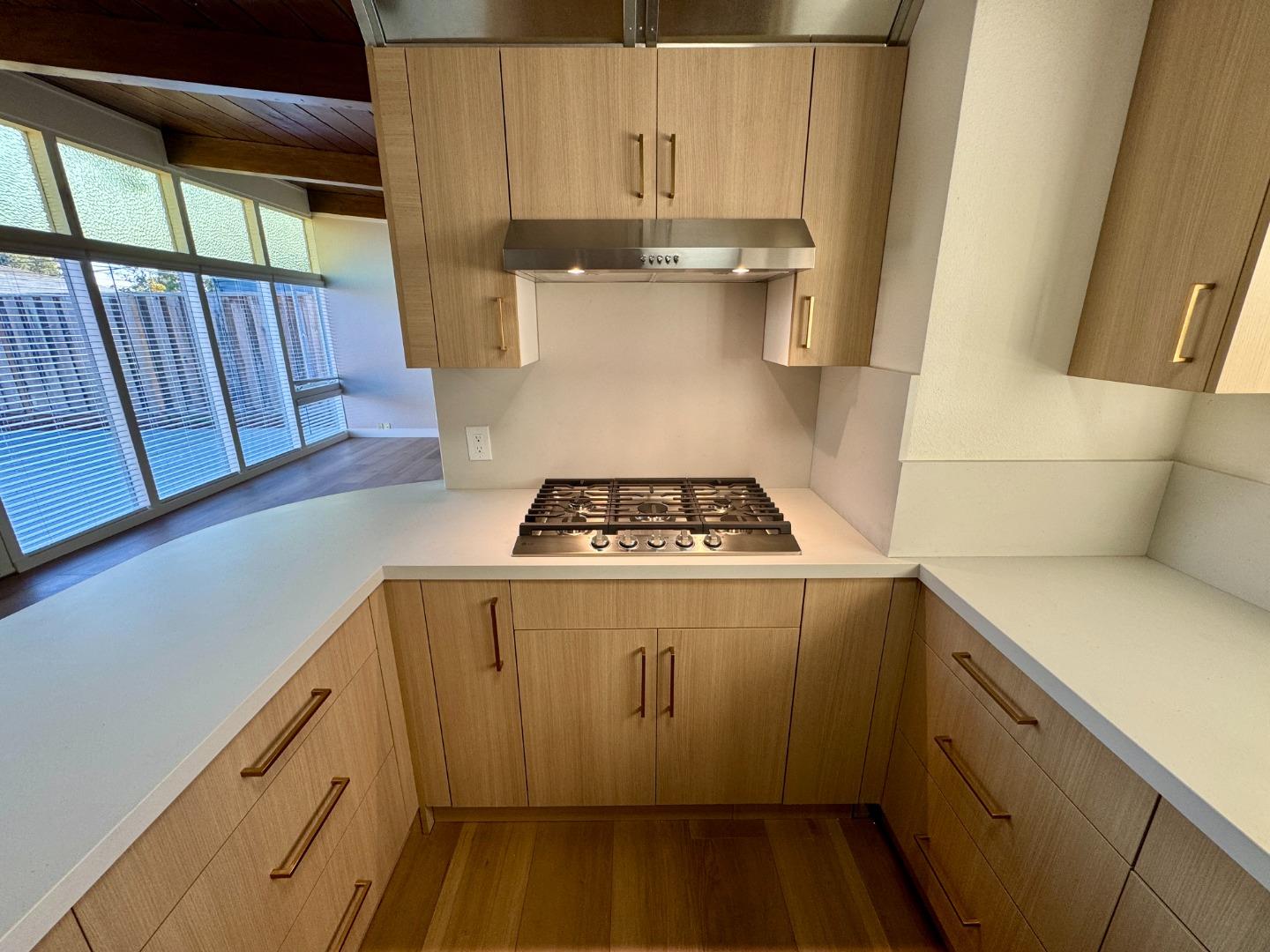 Detail Gallery Image 9 of 28 For 554 Maple Ave, Sunnyvale,  CA 94085 - 3 Beds | 1 Baths