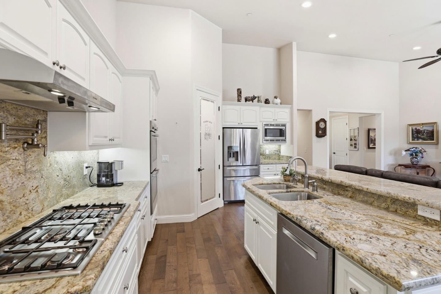 Detail Gallery Image 12 of 41 For 30 Tyler Ct, Hollister,  CA 95023 - 4 Beds | 3 Baths