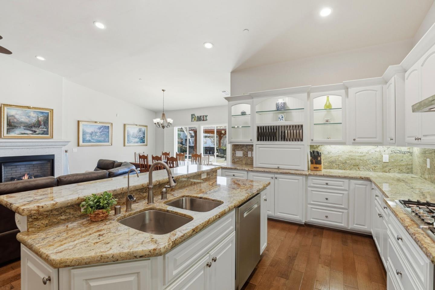 Detail Gallery Image 14 of 41 For 30 Tyler Ct, Hollister,  CA 95023 - 4 Beds | 3 Baths