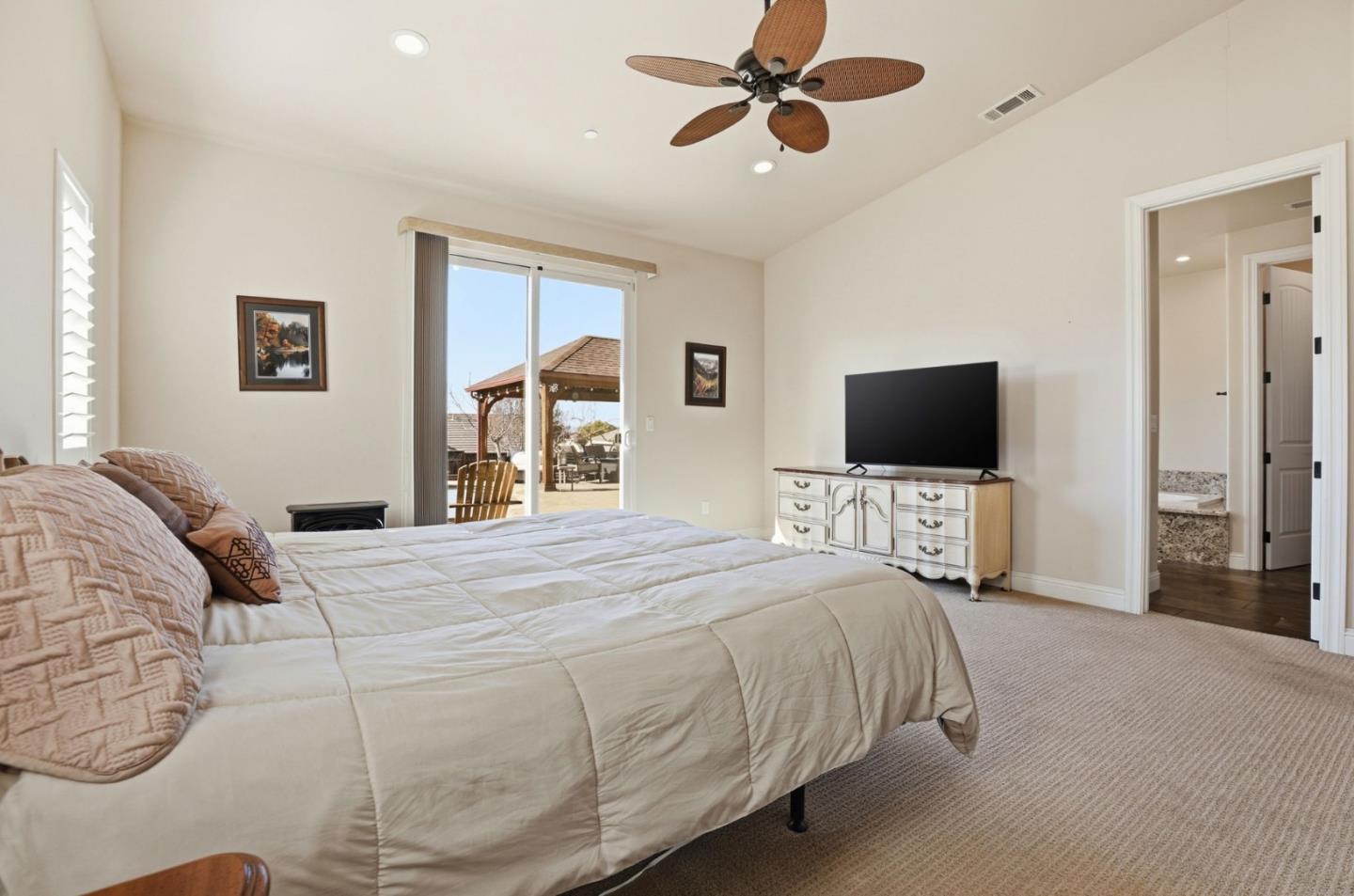 Detail Gallery Image 18 of 41 For 30 Tyler Ct, Hollister,  CA 95023 - 4 Beds | 3 Baths