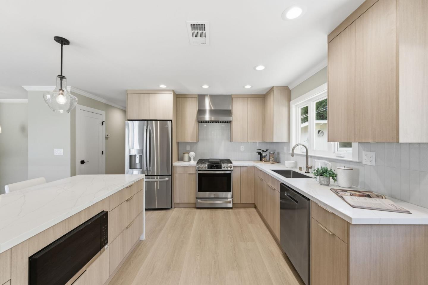 Detail Gallery Image 8 of 34 For 1104 Eden Bower Ln, Redwood City,  CA 94061 - 4 Beds | 3 Baths