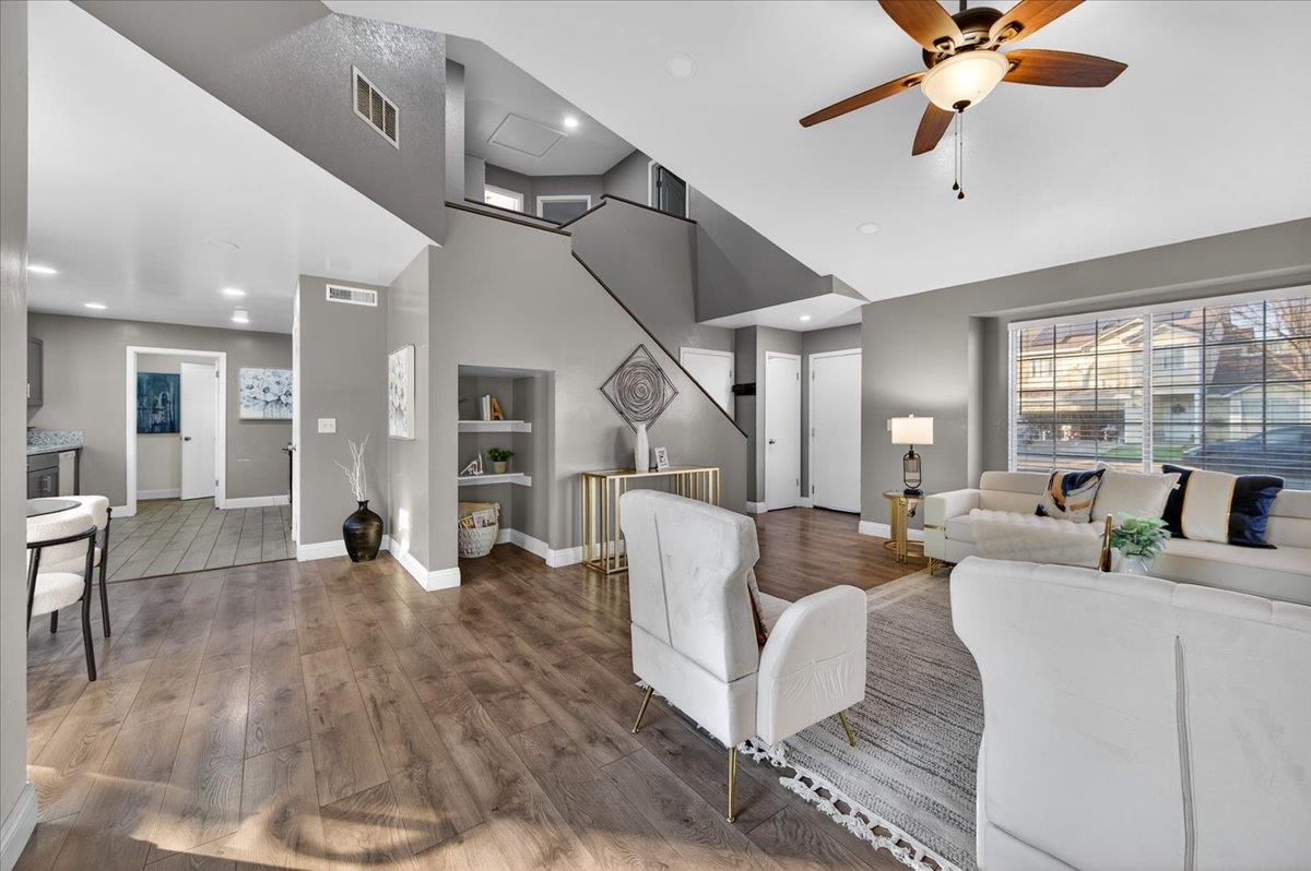 Detail Gallery Image 3 of 15 For 4639 W Saginaw Way, Fresno,  CA 93722 - 3 Beds | 2/1 Baths