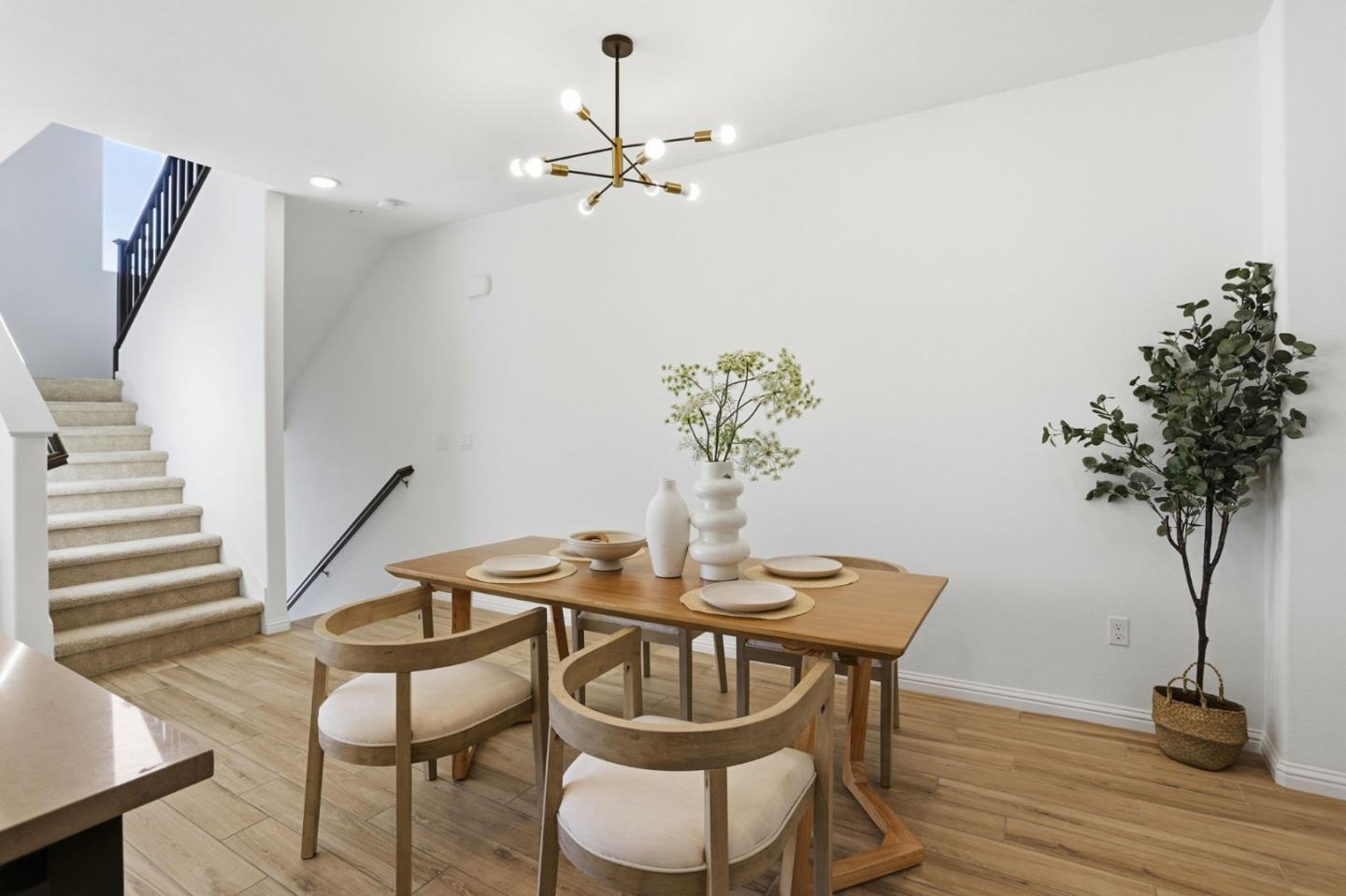 Detail Gallery Image 12 of 31 For 1927 Dobbin Dr, San Jose,  CA 95133 - 3 Beds | 3 Baths