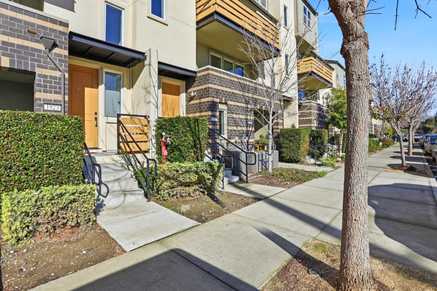 Detail Gallery Image 2 of 31 For 1927 Dobbin Dr, San Jose,  CA 95133 - 3 Beds | 3 Baths