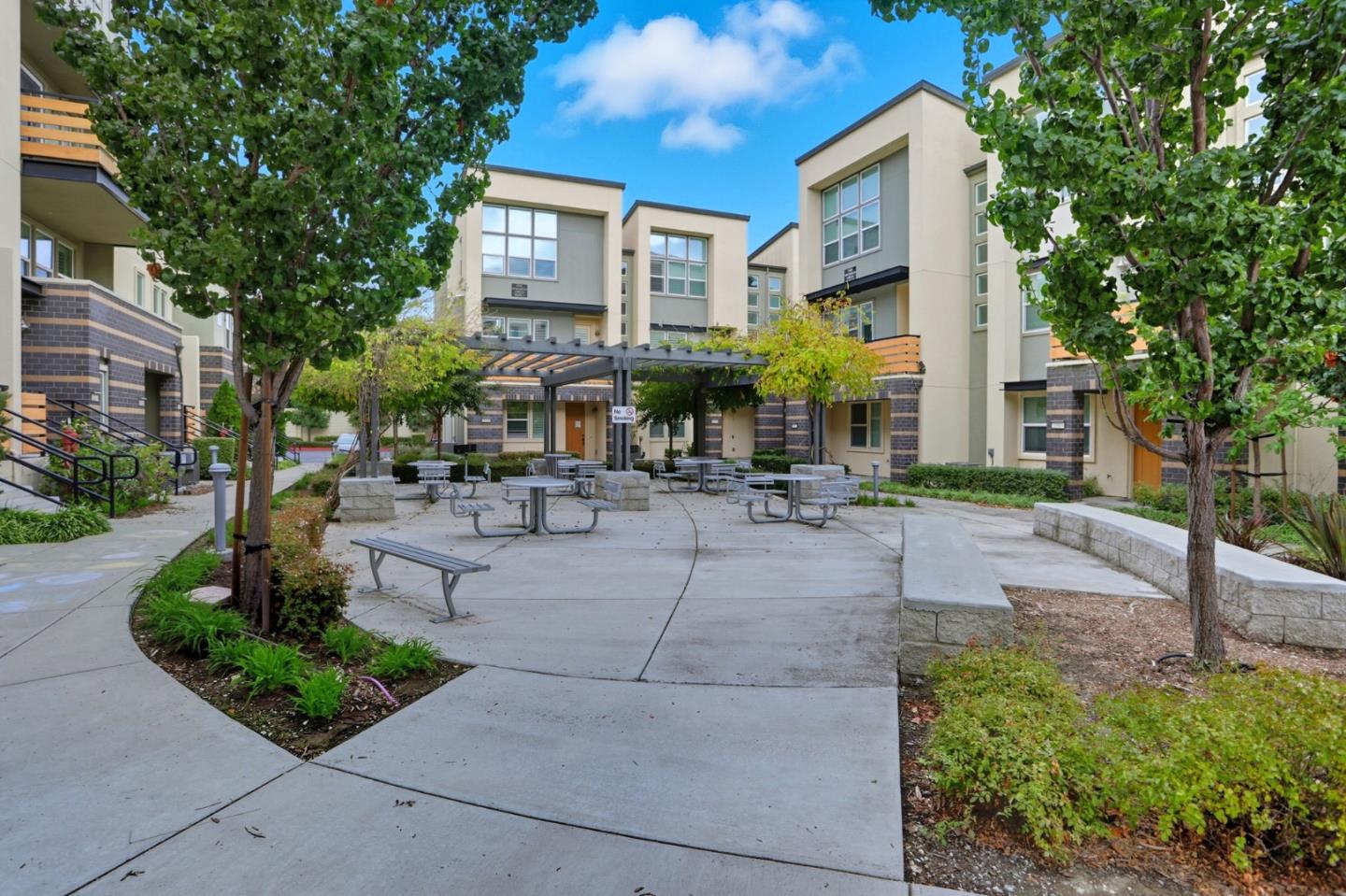 Detail Gallery Image 27 of 31 For 1927 Dobbin Dr, San Jose,  CA 95133 - 3 Beds | 3 Baths