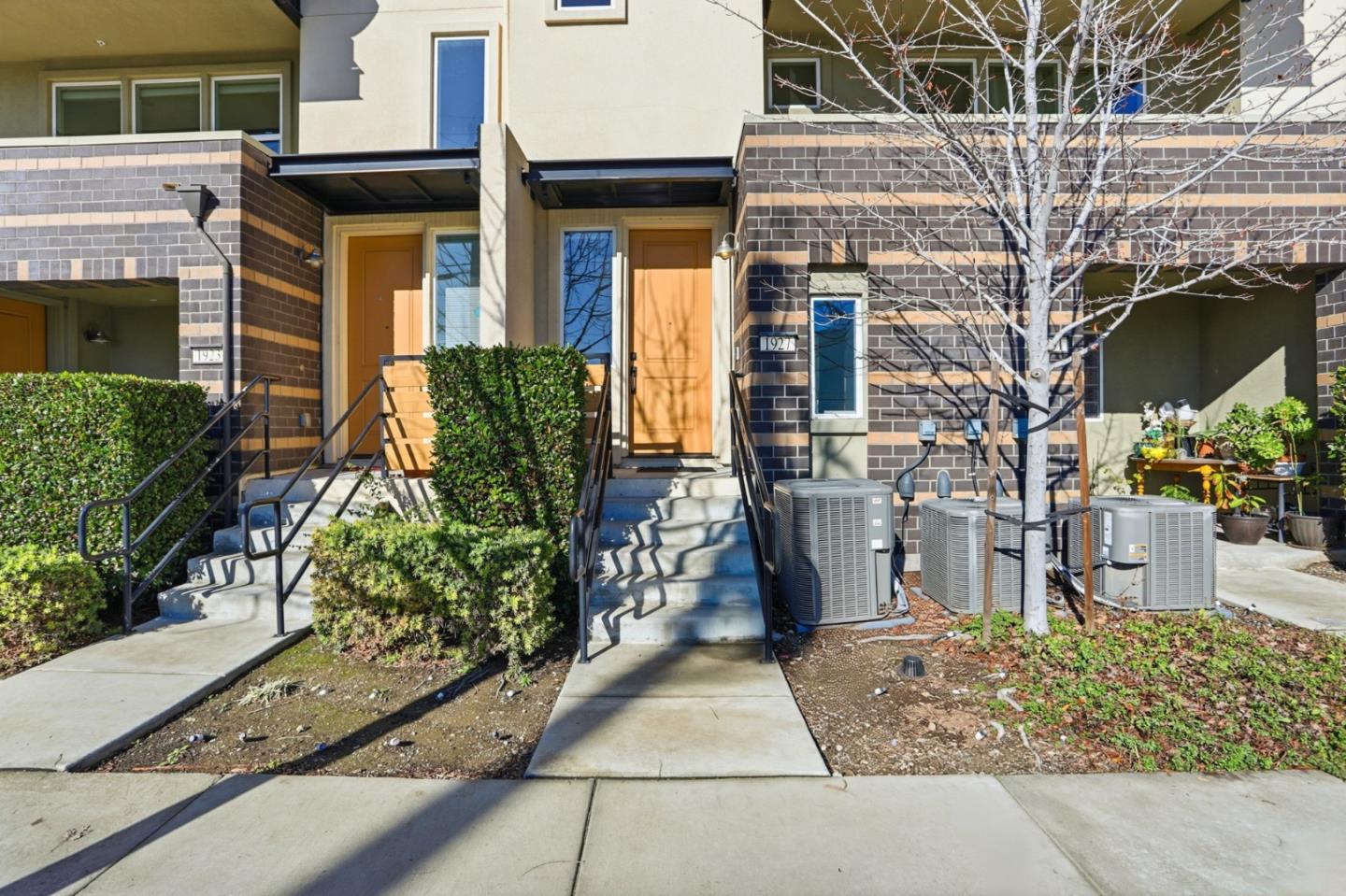 Detail Gallery Image 3 of 31 For 1927 Dobbin Dr, San Jose,  CA 95133 - 3 Beds | 3 Baths