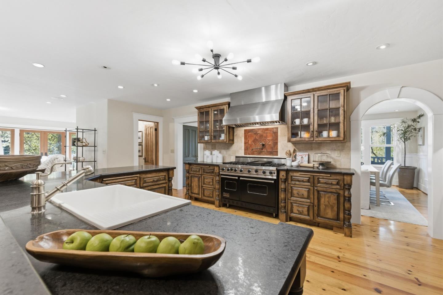 Detail Gallery Image 15 of 90 For 1353 Edgewood Rd, Redwood City,  CA 94062 - 6 Beds | 6/1 Baths