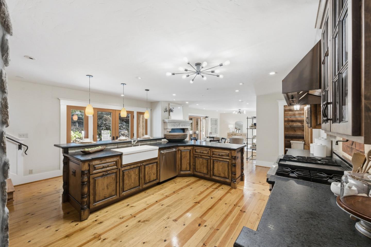 Detail Gallery Image 17 of 90 For 1353 Edgewood Rd, Redwood City,  CA 94062 - 6 Beds | 6/1 Baths