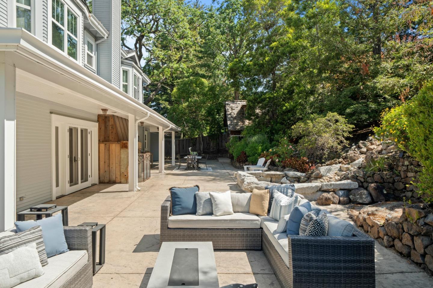 Detail Gallery Image 46 of 90 For 1353 Edgewood Rd, Redwood City,  CA 94062 - 6 Beds | 6/1 Baths