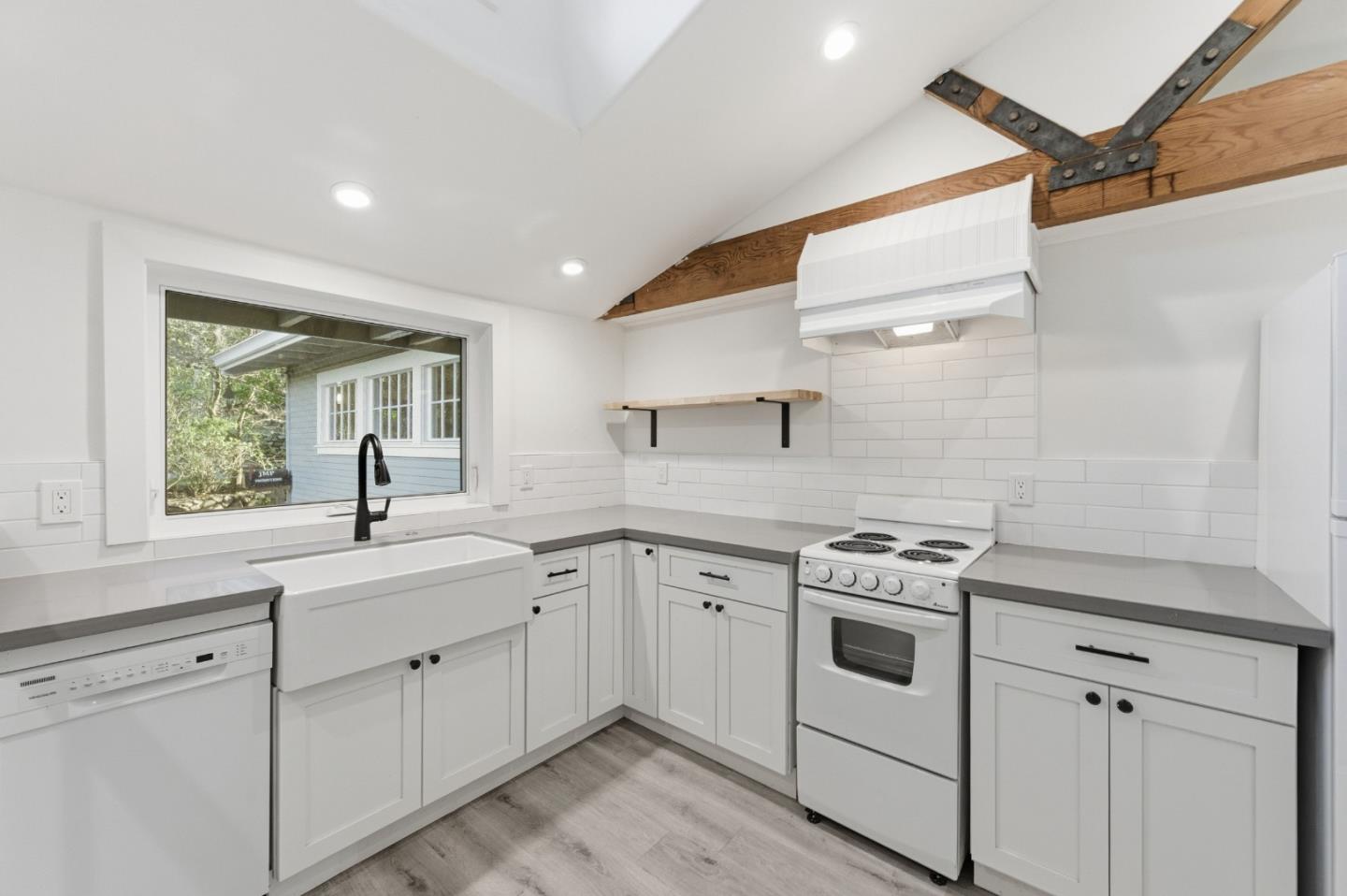 Detail Gallery Image 57 of 90 For 1353 Edgewood Rd, Redwood City,  CA 94062 - 6 Beds | 6/1 Baths