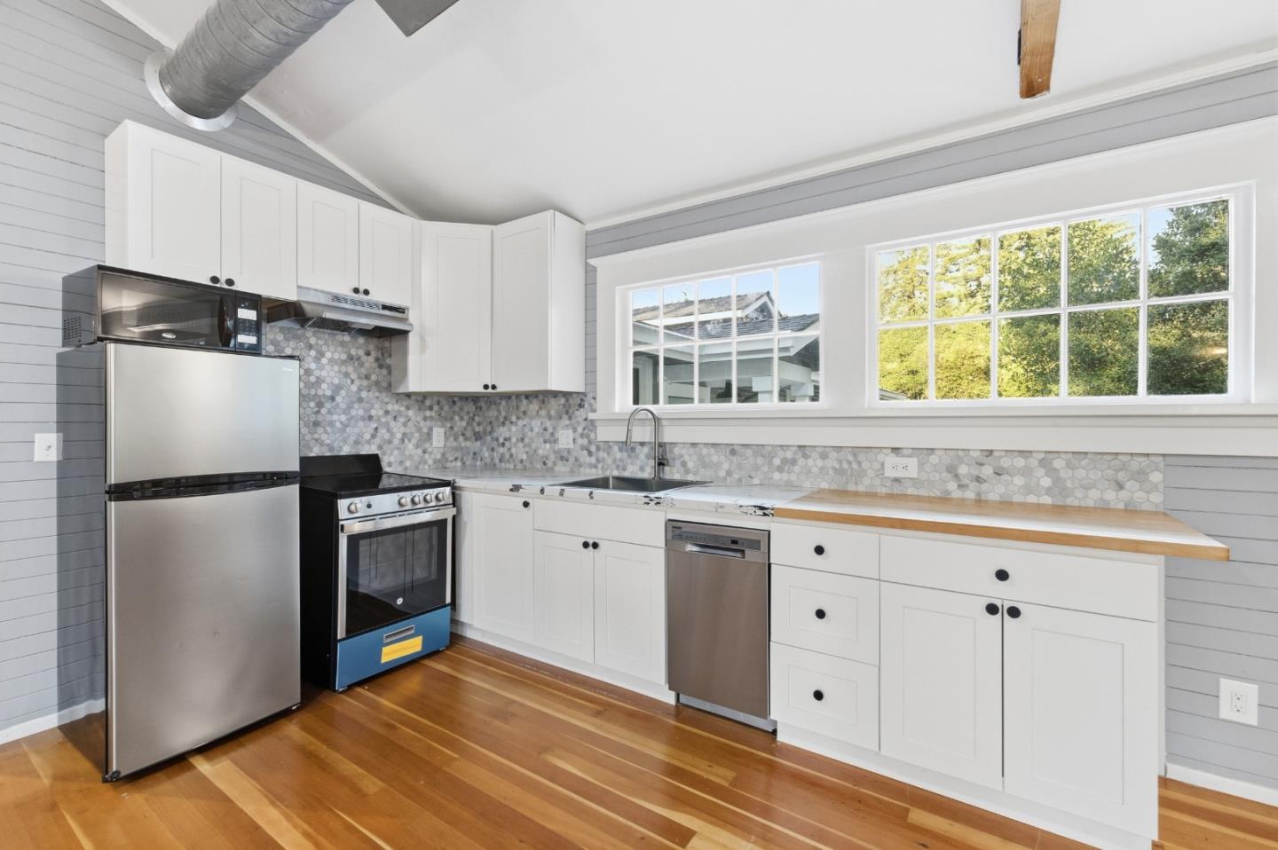 Detail Gallery Image 70 of 90 For 1353 Edgewood Rd, Redwood City,  CA 94062 - 6 Beds | 6/1 Baths