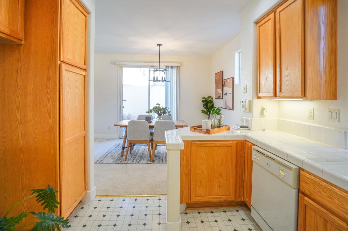 Detail Gallery Image 17 of 41 For 2299 Woodset Dr, San Jose,  CA 95116 - 3 Beds | 2/1 Baths