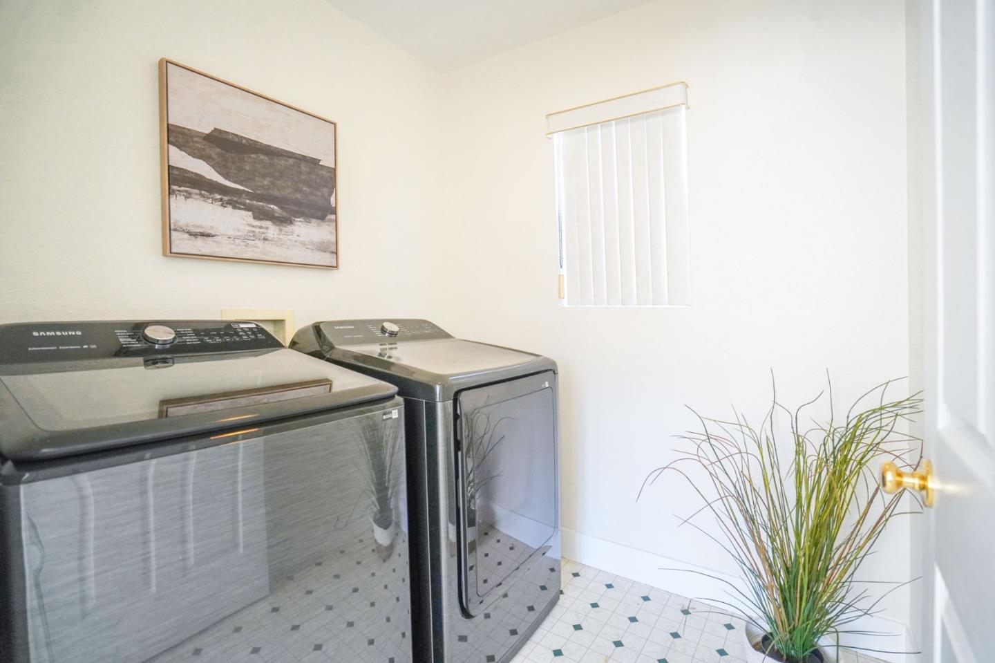 Detail Gallery Image 25 of 41 For 2299 Woodset Dr, San Jose,  CA 95116 - 3 Beds | 2/1 Baths