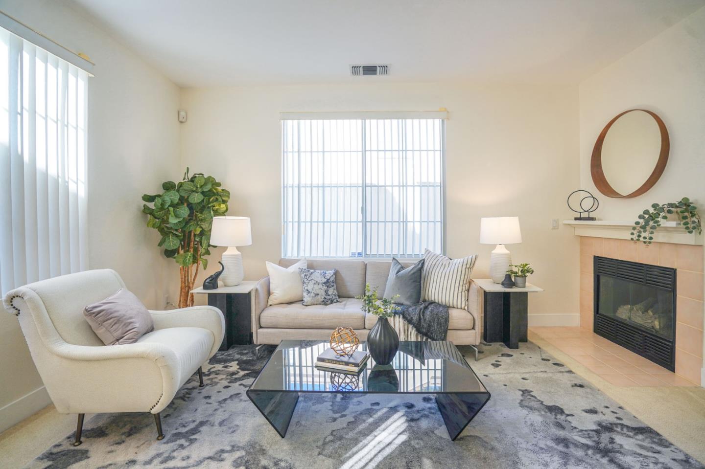 Detail Gallery Image 5 of 41 For 2299 Woodset Dr, San Jose,  CA 95116 - 3 Beds | 2/1 Baths